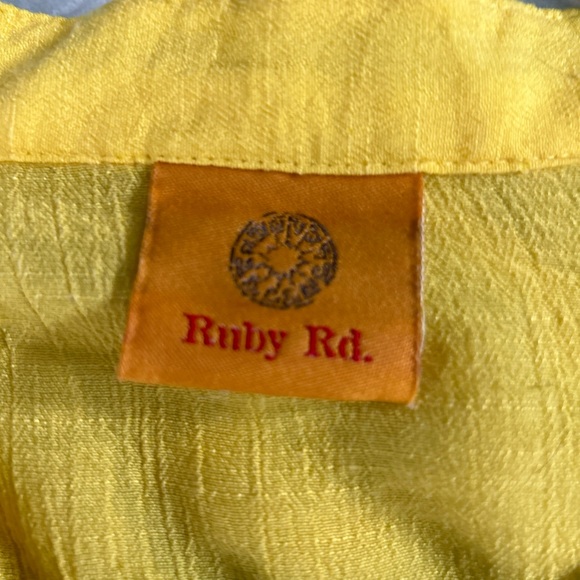 XL Ruby Rd blouse in lemon yellow. Front buttons and pin-tuck details. - Picture 2 of 3